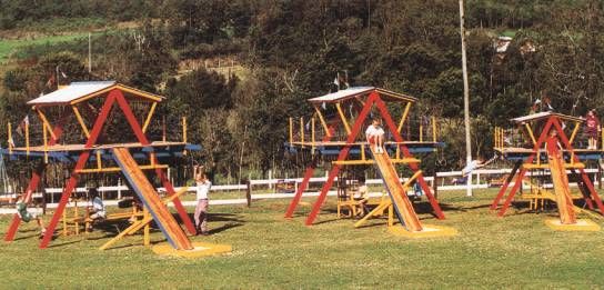 Playground em madeira (Briquelândia)